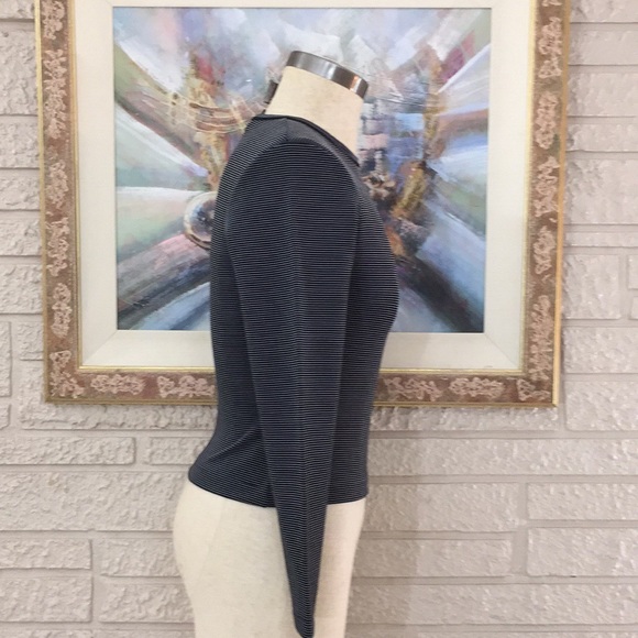 🌹Excursion Pin Striped Crew Neckline Stretch Top - Picture 3 of 9